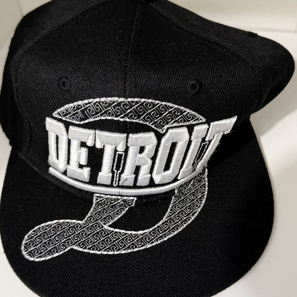 Detroit Embroidered Snapback Hat Black & White Adjustable Baseball Cap - Picture 4 of 4